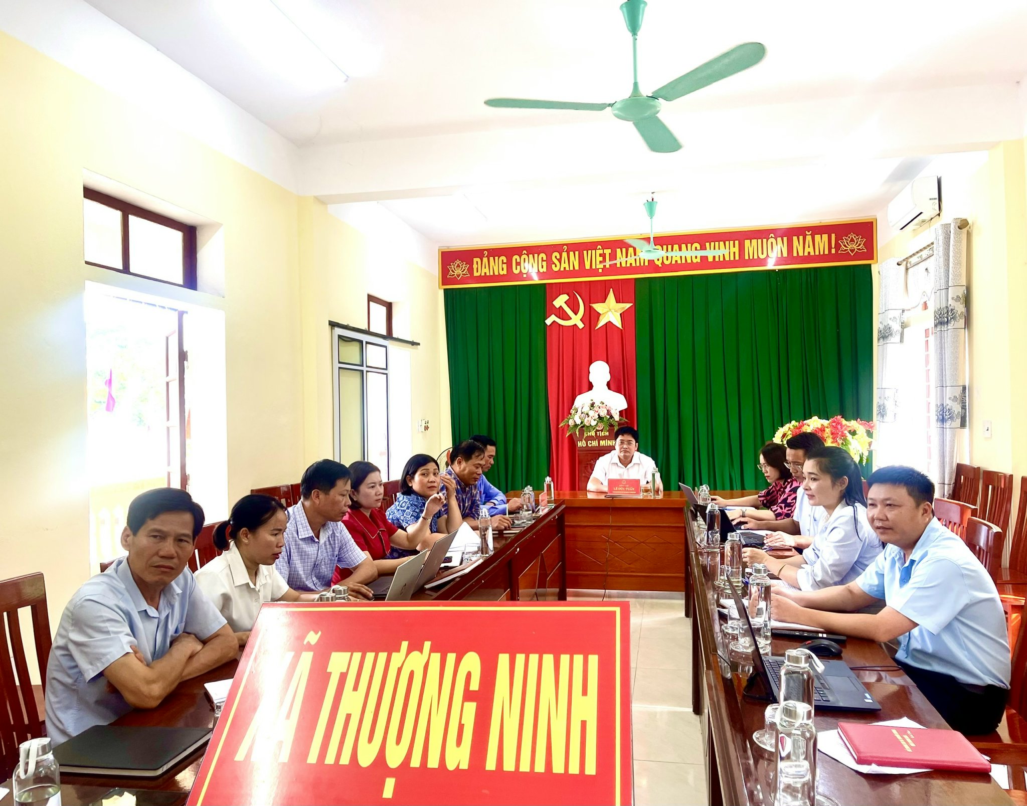 Anh-tin-bai